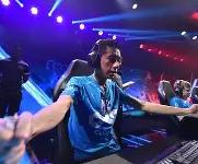 雷电竞- 电竞大奖赛掀起高潮，江畔雷豹队淘汰对手胶东雄狮队，战至最后一刻——更衣室氛围正向