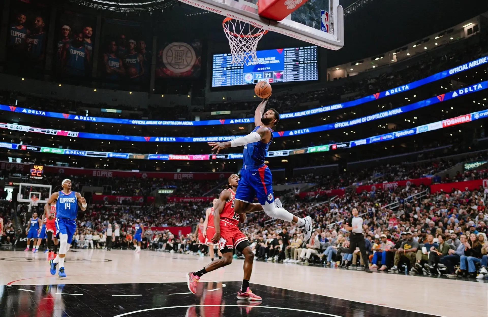 哈登关键节点出色防守，公牛带队取胜！的简单介绍