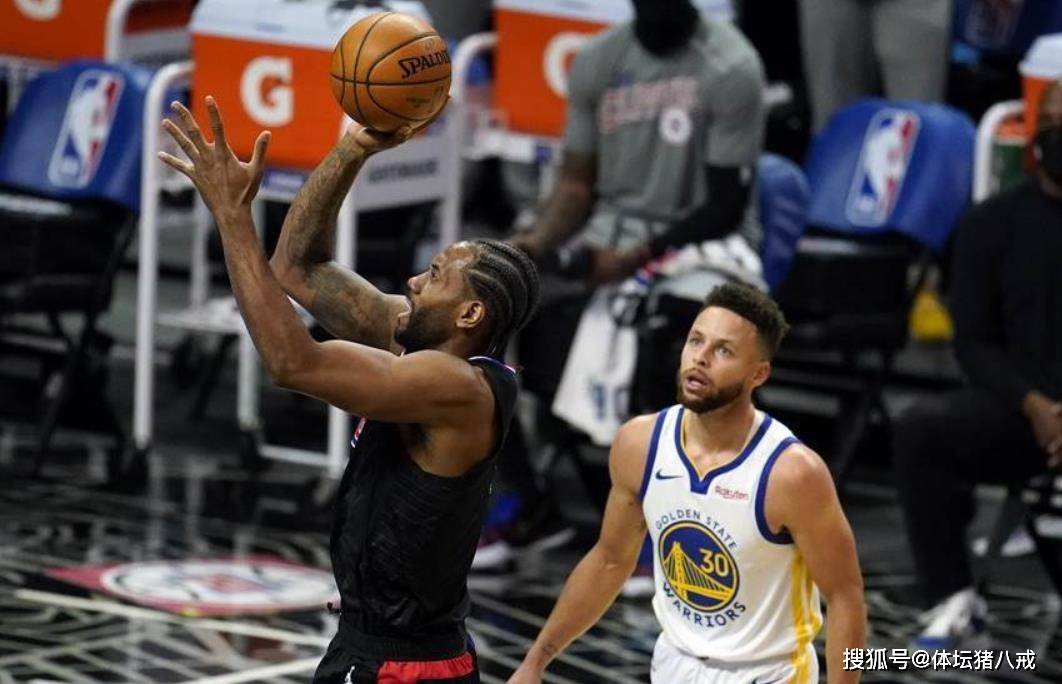 西亚卡姆回归赛场，连败首场状态亮眼，勇士观众沸腾！的简单介绍